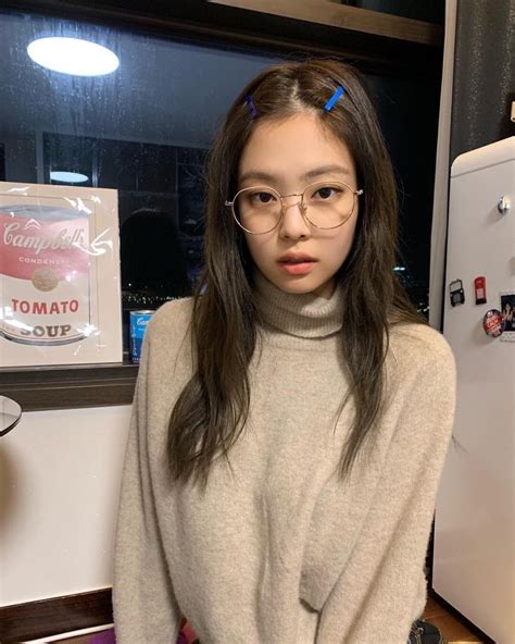 blackpink jennie with glasses.